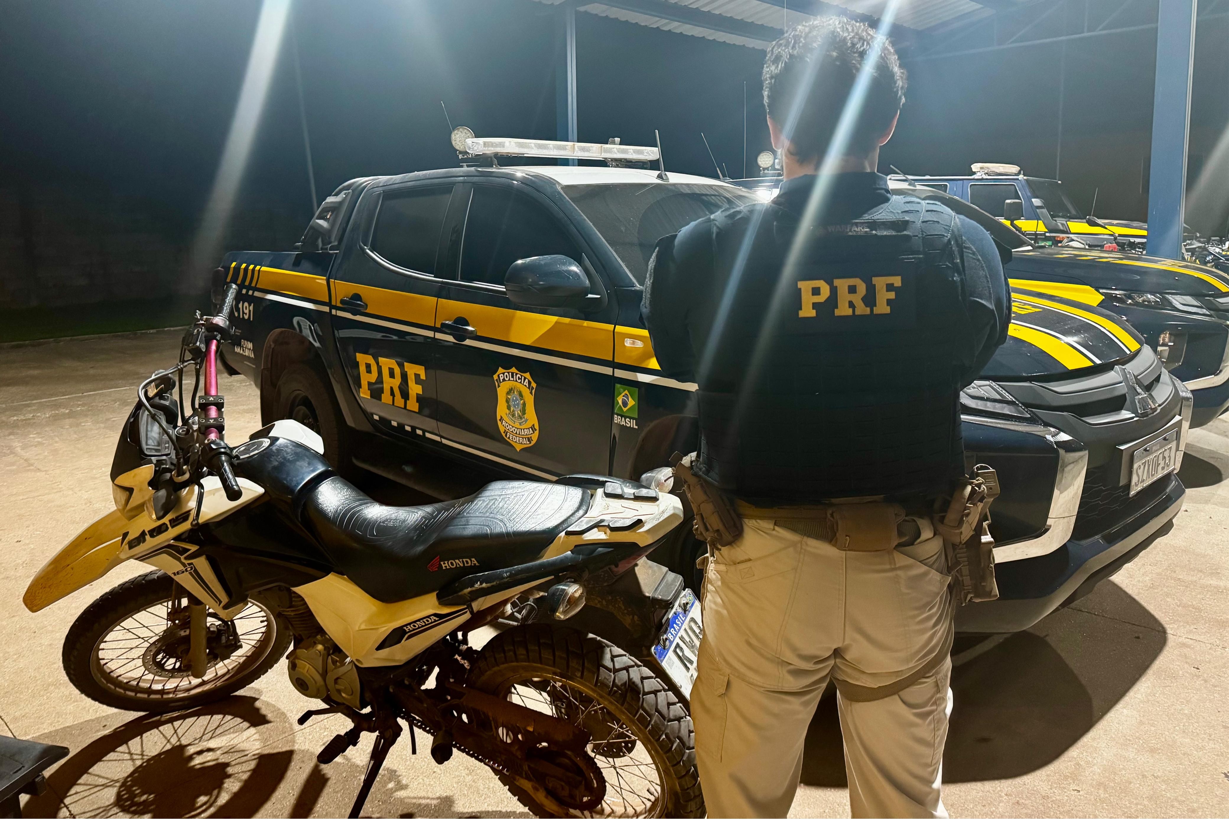 Motociclista é conduzido à delegacia pela PRF após empinar moto na BR-163, em Santarém