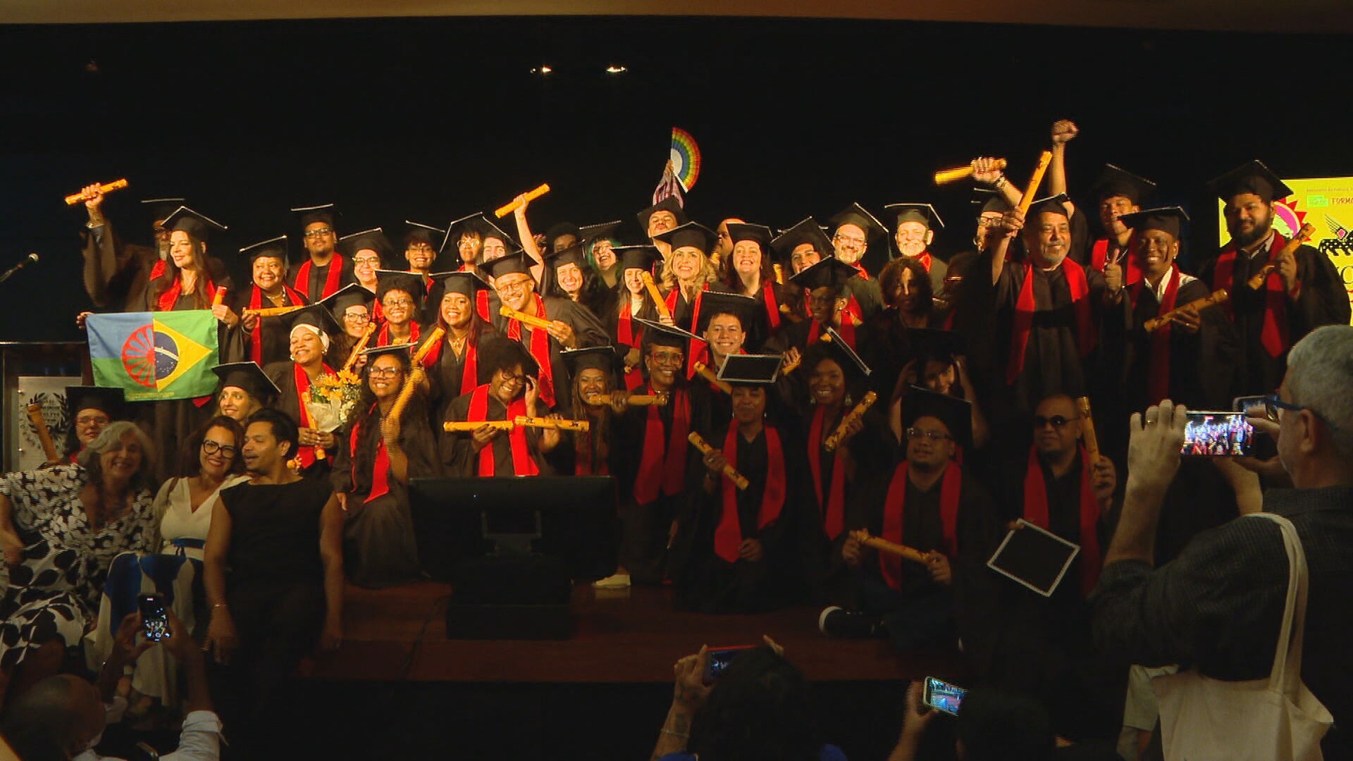 Universidade das Quebradas: projeto da UFRJ que já formou 500 escritores faz parceria com ABL e celebra legado de Heloísa Teixeira