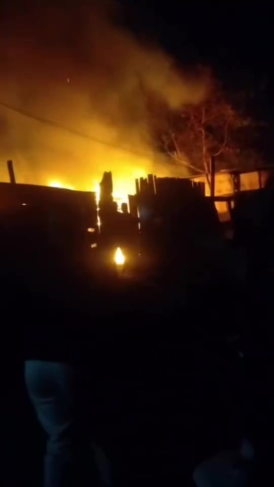 Incêndio em comunidade destrói dois barracos em Campinas