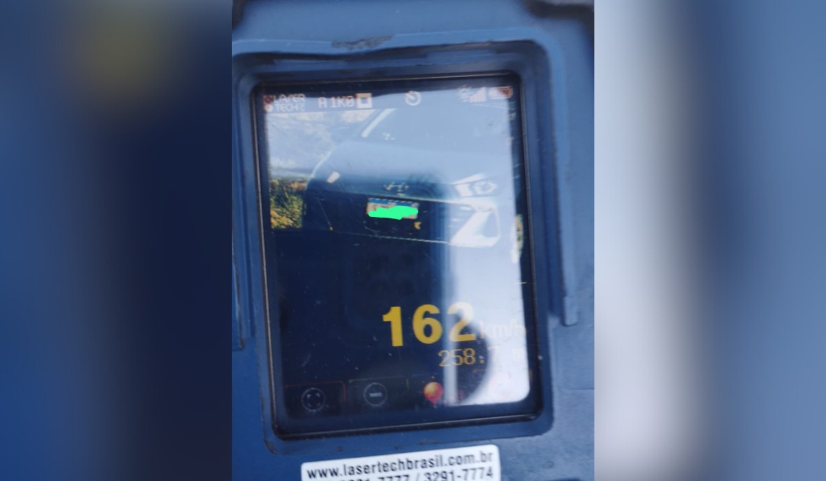 Motorista é flagrado a 162 km/h e faz ultrapassagem em local proibido no interior de SP