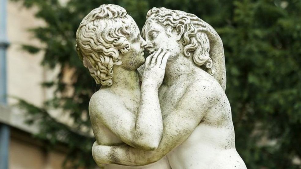 Histria registrada do beijo romntico-sexual  pelo menos 1.000 anos mais antiga do que a data mais antiga conhecida anteriormente  Foto: Getty Images