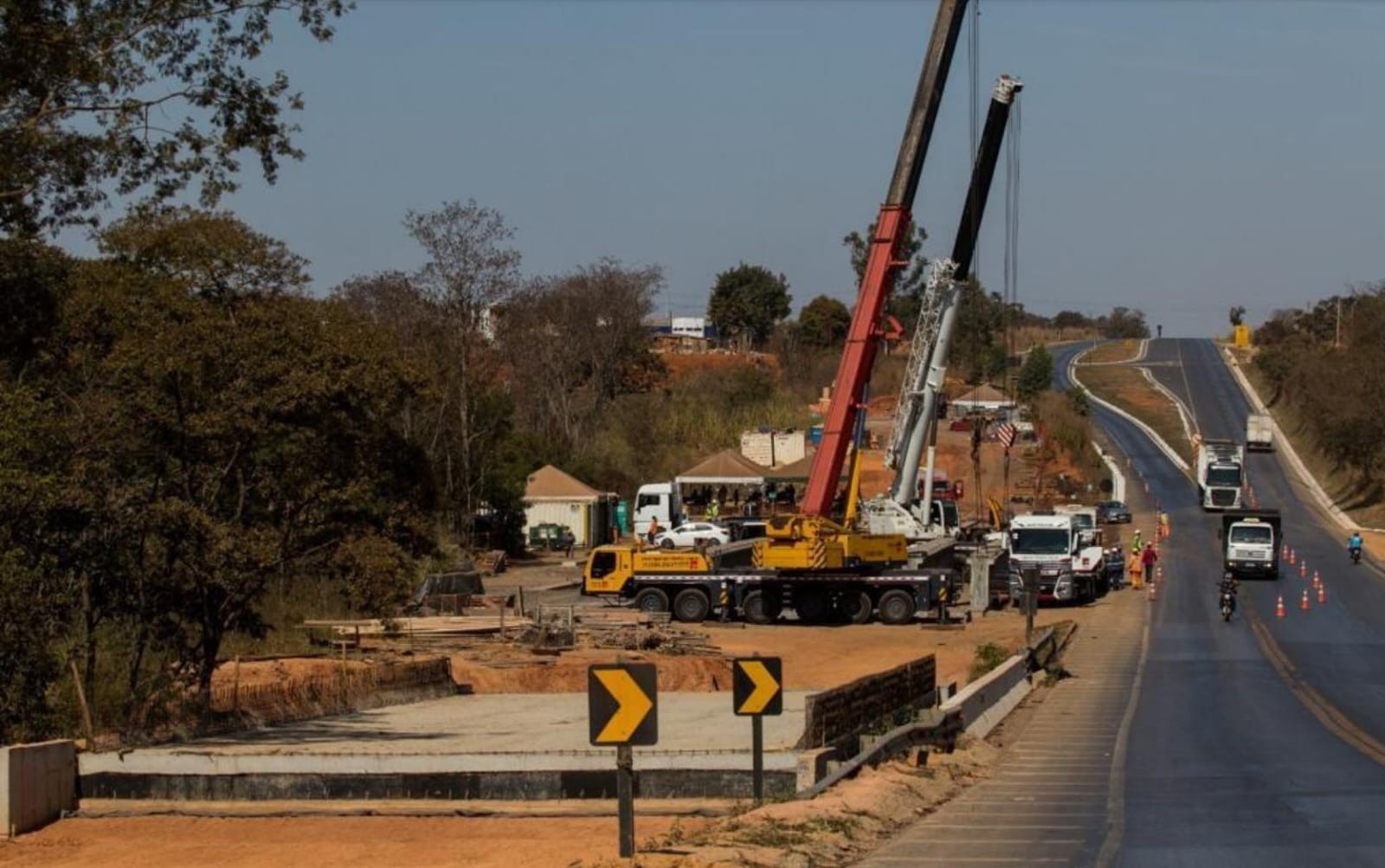 Lançamento de vigas irá impactar no trânsito da BR-135 nesta sexta-feira (11)