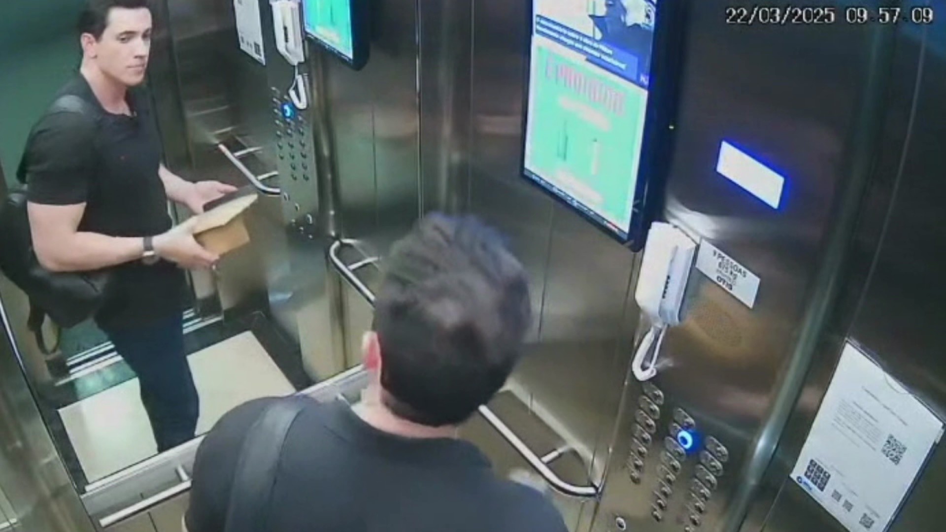 Foto mostra marido em elevador antes de achar professora morta em apartamento de Ribeirão Preto