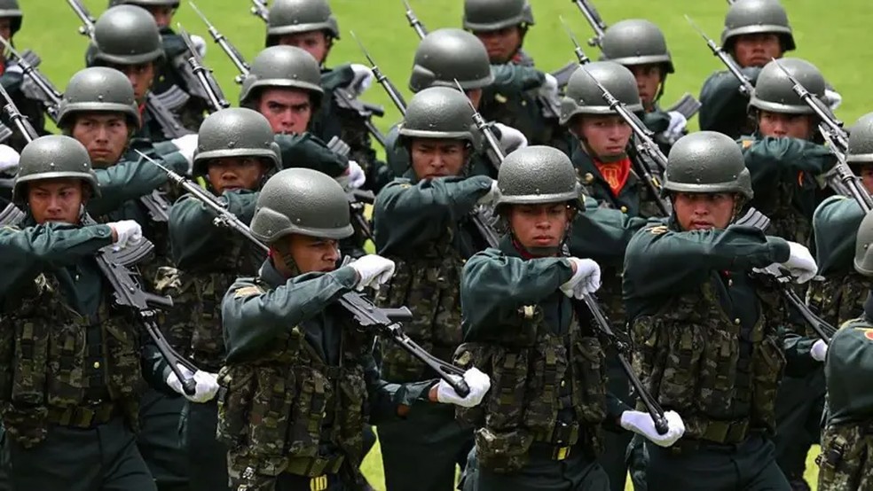 Desde o início de seu governo, Espriella tem prometido impulsionar as forças militares do país — Foto: Raul Arboleda/AFP via Getty Images