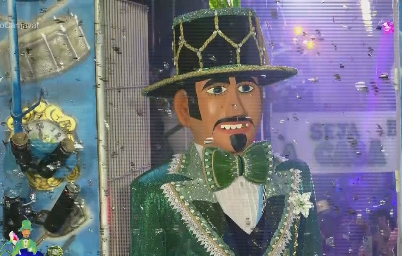 Homem da Meia-Noite desfila em Olinda com homenagem aos maracatus e à ancestralidade afro-brasileira