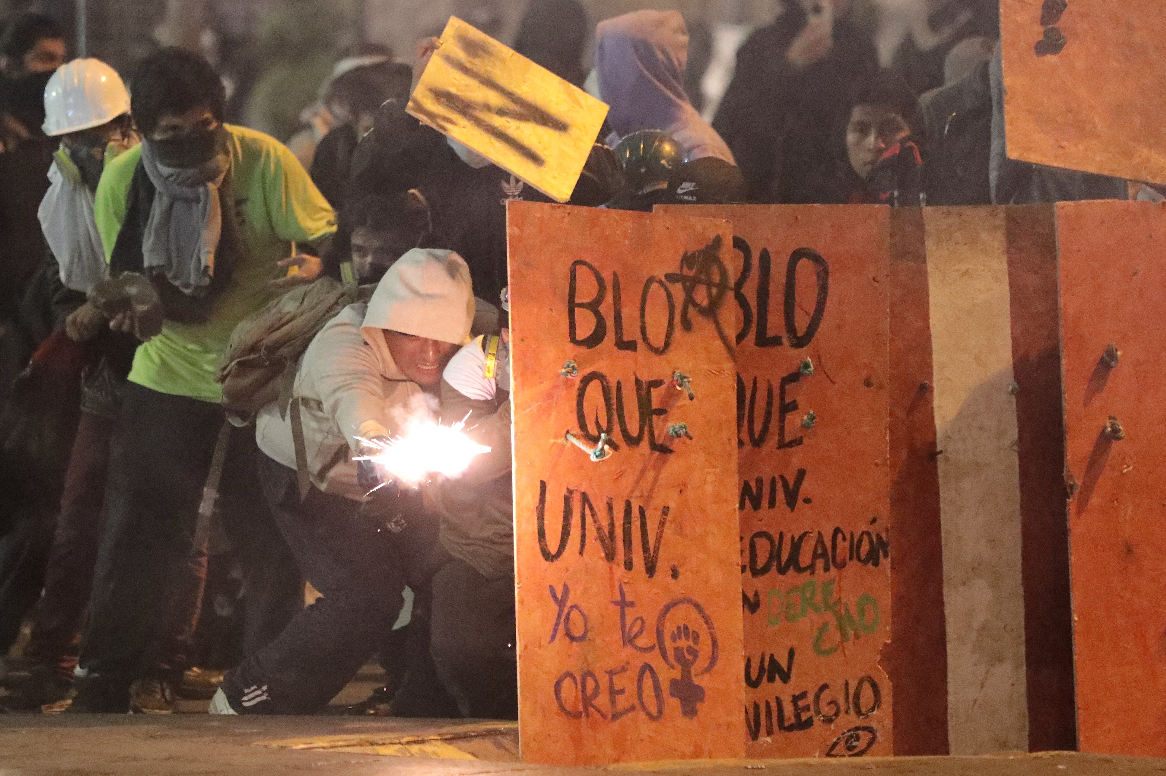 Protestos da Geração Z do Peru têm confronto com a polícia, feridos e presos; atos seguem mesmo após impeachment