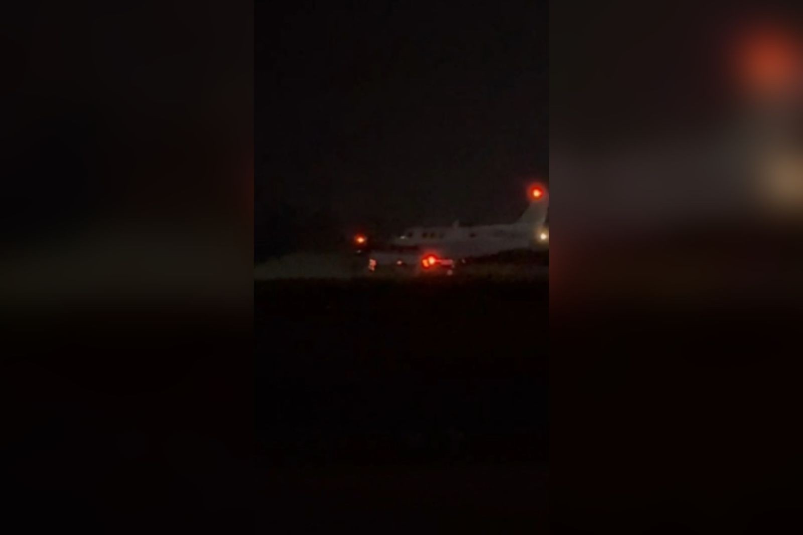 Vídeo mostra momento em que avião de pequeno porte pousa em Jundiaí após problemas no trem de pouso