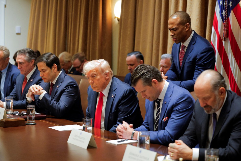 O presidente dos EUA, Donald Trump, durante primeira reunião ministerial de seu mandato, em 26 de fevereiro de 2025. — Foto: Brian Snyder/ Reuters