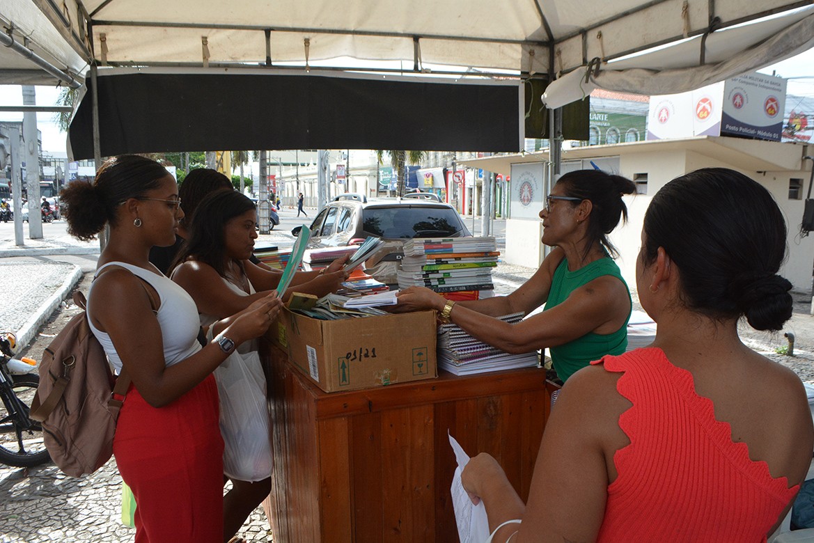 Venda de livros usados podem gerar descontos de até 70% em Feira de Santana