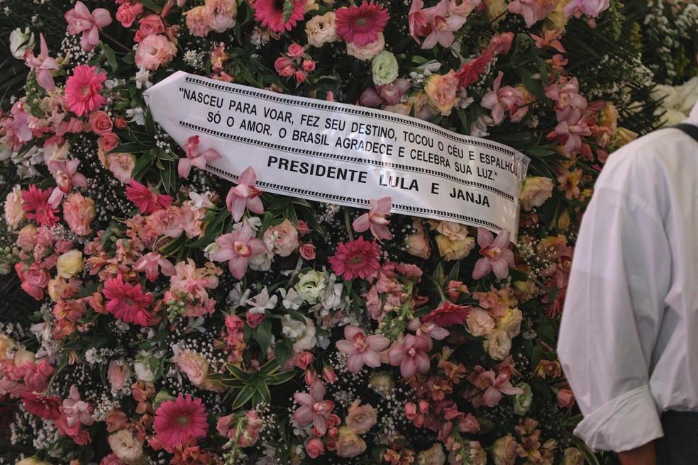 Coroa de flores do Presidente Lula. — Foto: Victor Chapetta - Agnews