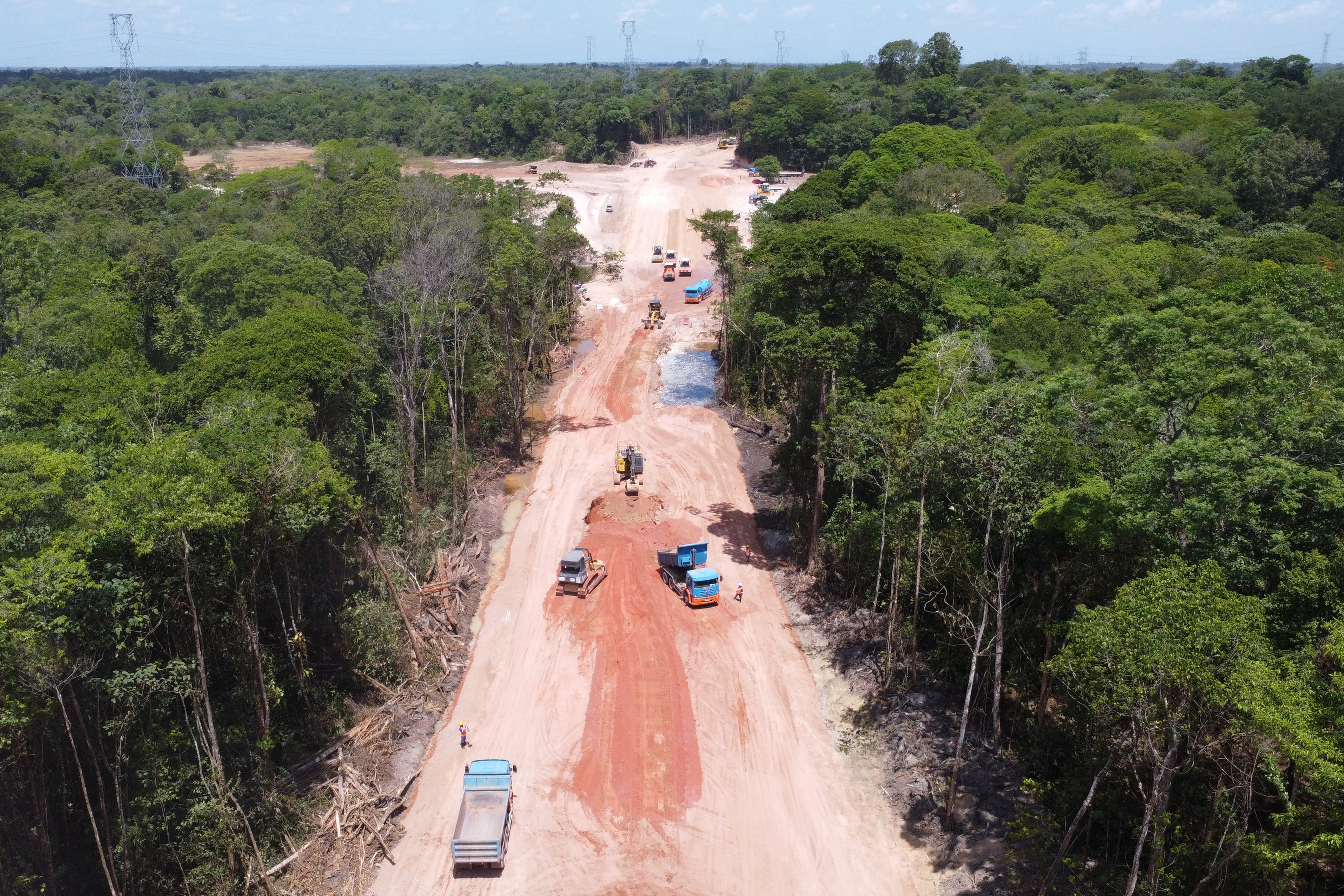Às vésperas da COP 30, comunidades protestam contra obra de via expressa em área ambiental de Belém