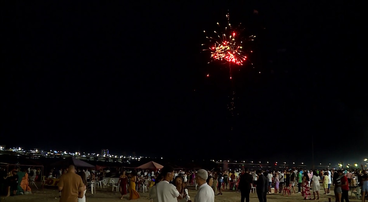 Petrolina recebe 2025 com shows musicais e seis minutos de queima de fogos 