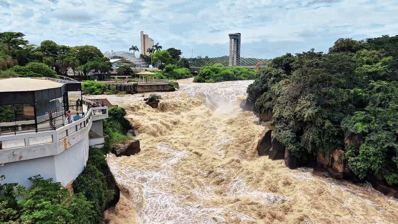 Imagens de drone mostram Rio Tietê cheio após chuvas no interior e na capital de SP
