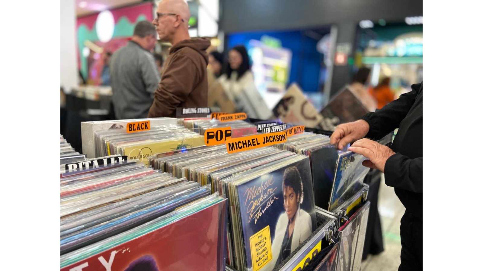 Feira de Discos reúne milhares de itens colecionáveis no Pátio Limeira Shopping