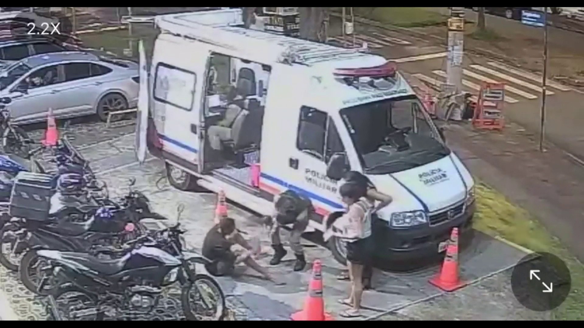 Vídeo Policial Militar Salva Recém Nascido Que Se Engasgou Em Bh G1