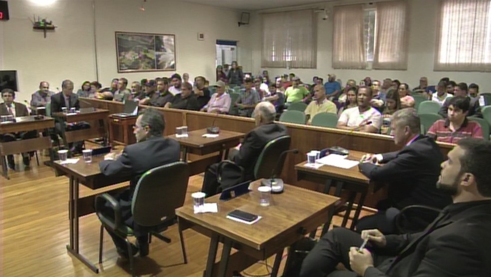 Cassação de prefeito e vereador de Cerqueira César ocorreu durante sessão extraordinária em 2018 — Foto: Reprodução/TV TEM