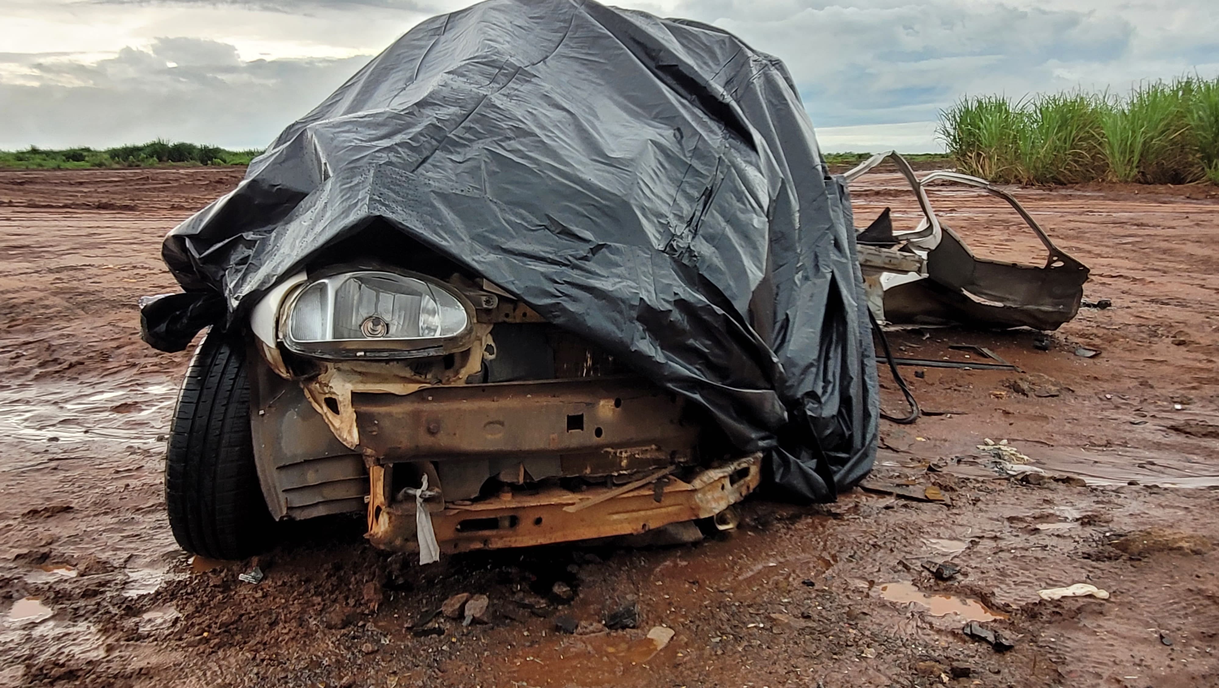 Carreta invade pista e atinge carro de família que viajava no noroeste do Paraná; pai e filha morreram