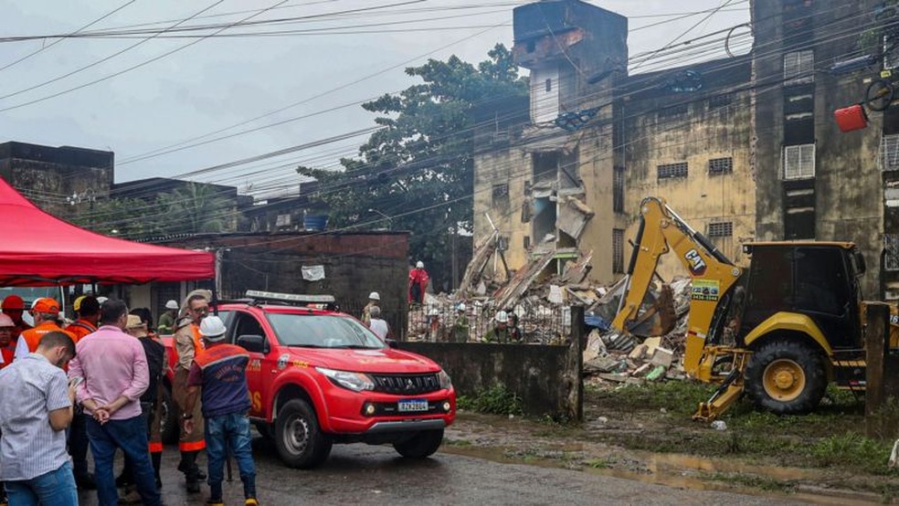 Prédio desabou em Paulista, Pernambuco — Foto: Carlos Ezequiel Vannoni /EPA-EFE/REX/Shutterstock via BBC
