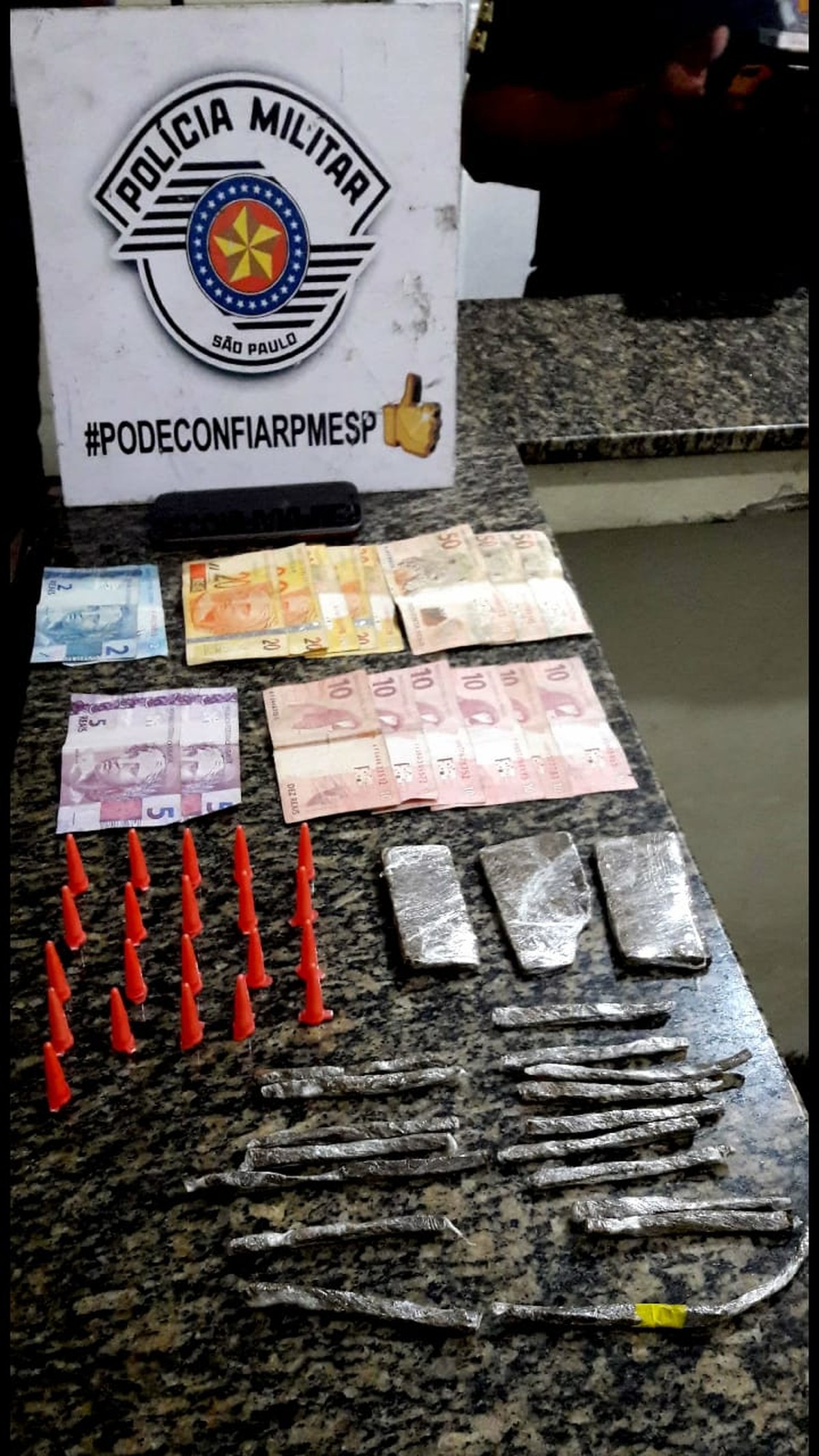 Traficante é preso após fugir e invadir prédio em São Vicente, SP