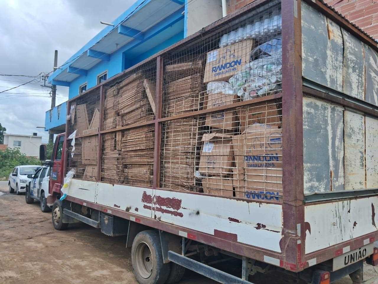 Toneladas de suplementos e medicamentos são apreendidas e fábrica é lacrada no ES