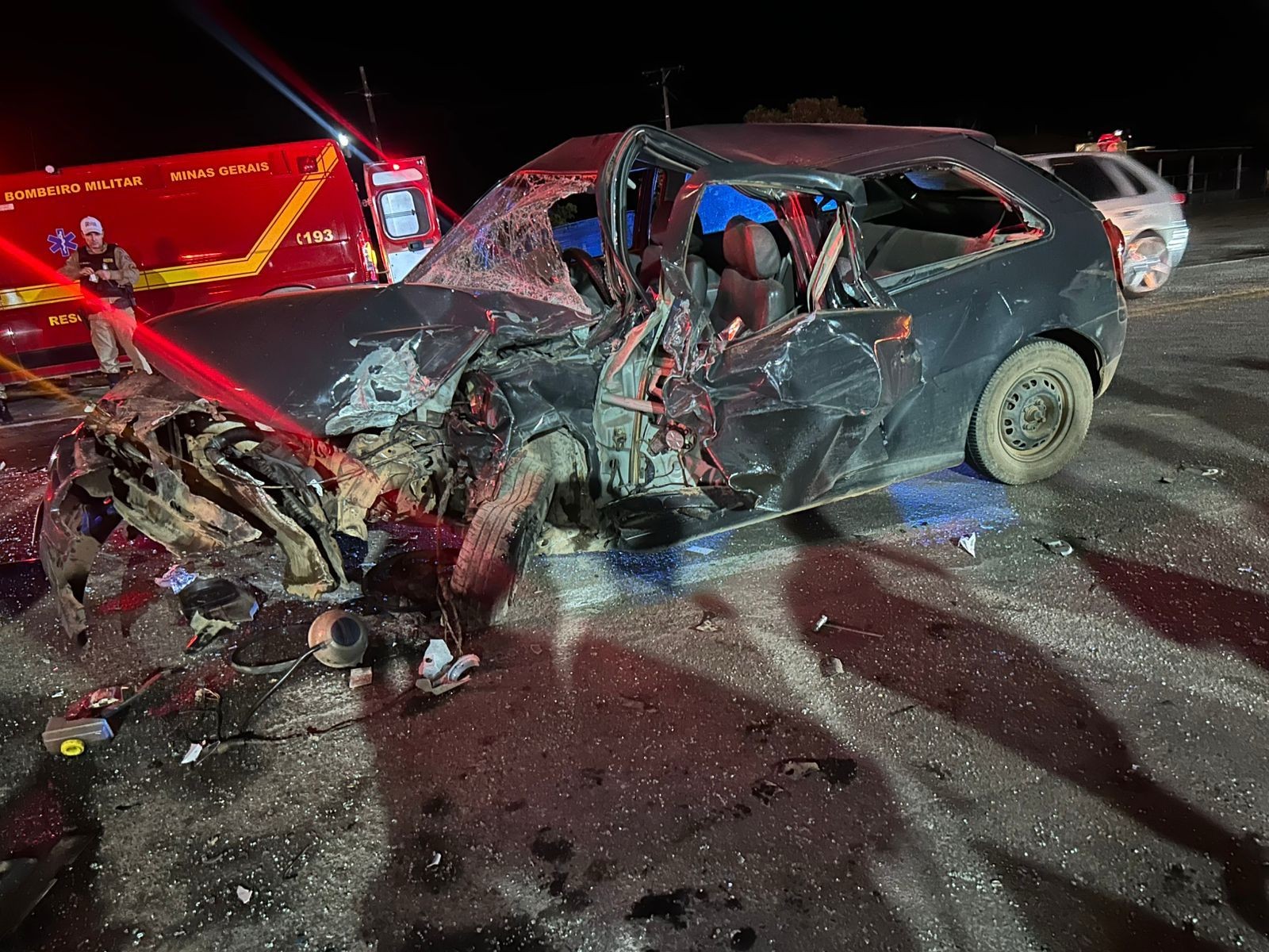 Homem morre após invadir contramão e bater em outro carro na MG-050, em Pimenta 