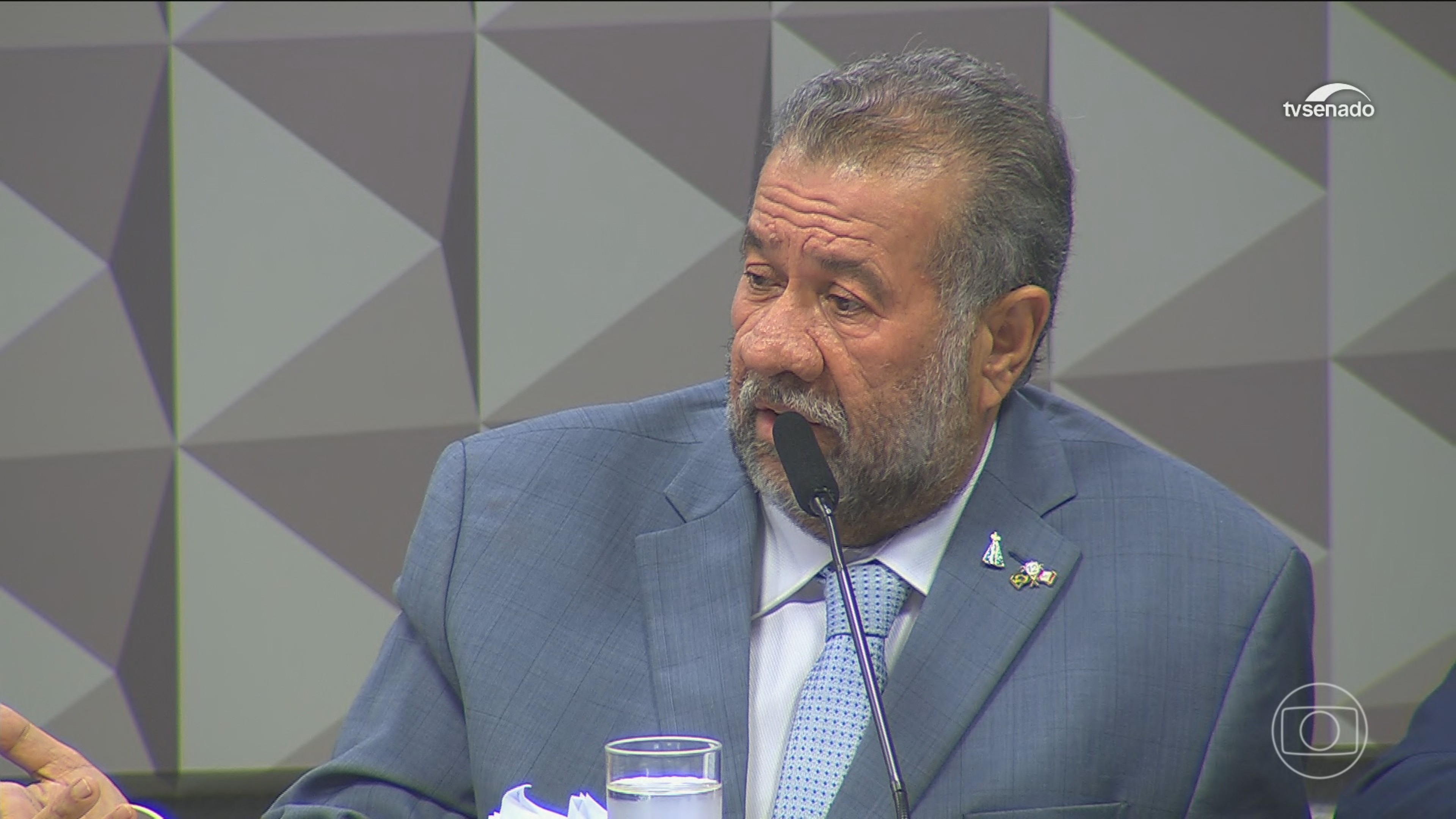 CPMI que investiga descontos indevidos no INSS ouve Carlos Lupi, ex-ministro da Previdência Social