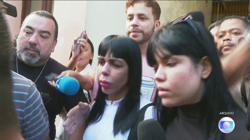 Influenciadoras que ofereceram banana e macaco de pelúcia a crianças negras são condenadas a 12 anos de prisão por injúria racial — Foto: Reprodução/TV Globo