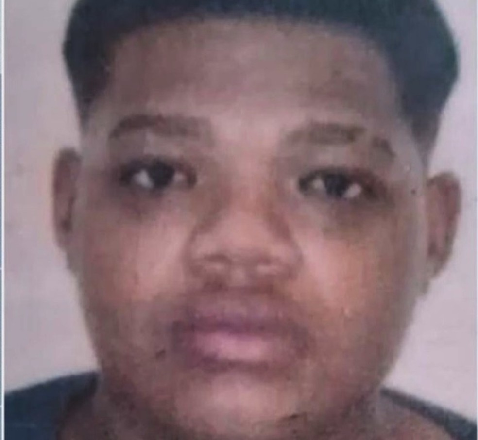 Jovem de 18 anos foi morto a tiros nesta terça-feira (23), em Feira de Santana, a cerca de 100 km de Salvador — Foto: Reprodução/TV Subaé