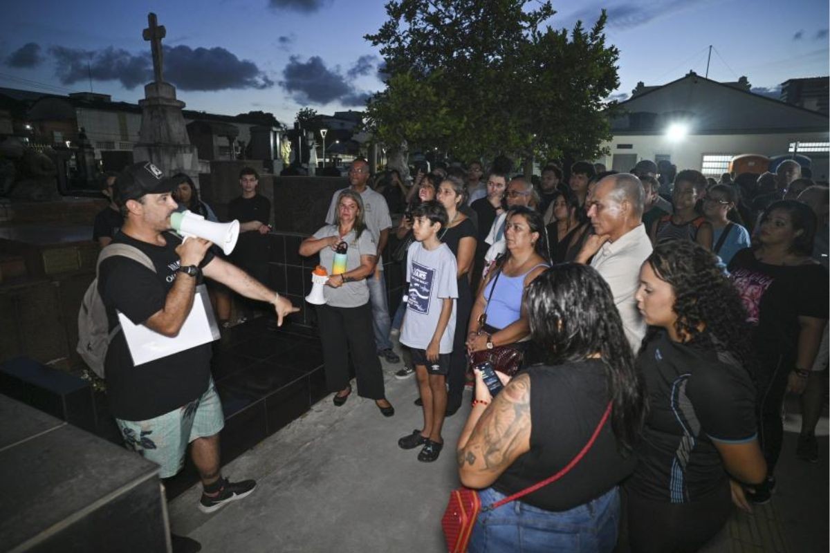 Passeio guiado no Cemitério do Paquetá revela histórias e curiosidades; inscrições estão abertas