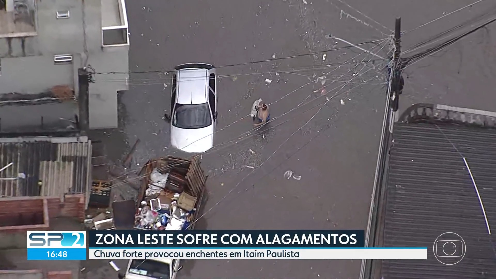 Moradores do Itaim Paulista, na Zona Leste, dizem que obra em córrego agravou alagamentos após chuva forte em SP