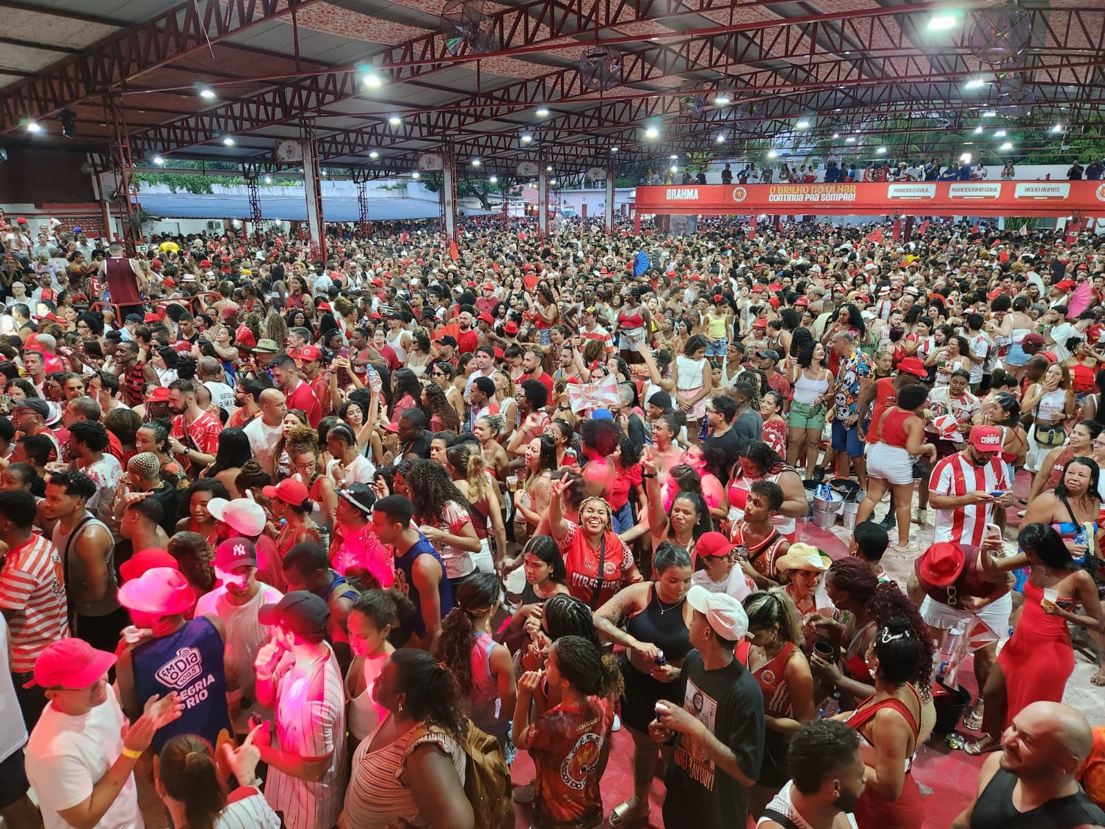 Comemoração do título lota quadra da Viradouro; FOTOS