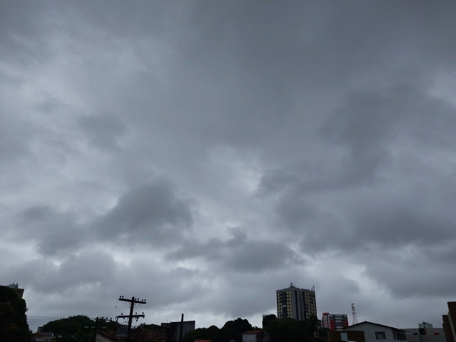 Maceió terá semana de chuva isolada; veja previsão até dia de jogo do Brasil