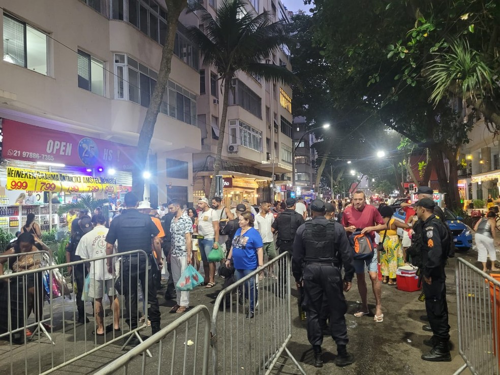 Pontos de revista em Copacabana — Foto: Reprodução/Twitter PMERJ