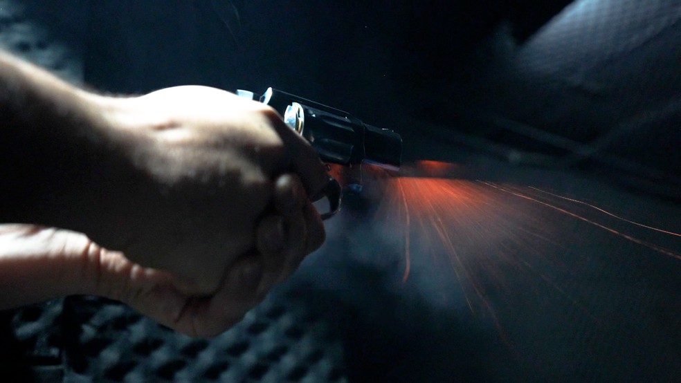 Disparo com rev�lver 38 em estande de tiro de S�o Paulo � Foto: Luiz Gabriel Franco/g1