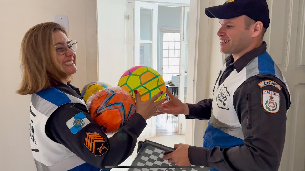 Segurança Presente de Campos arrecada brinquedos para o Dia das Crianças