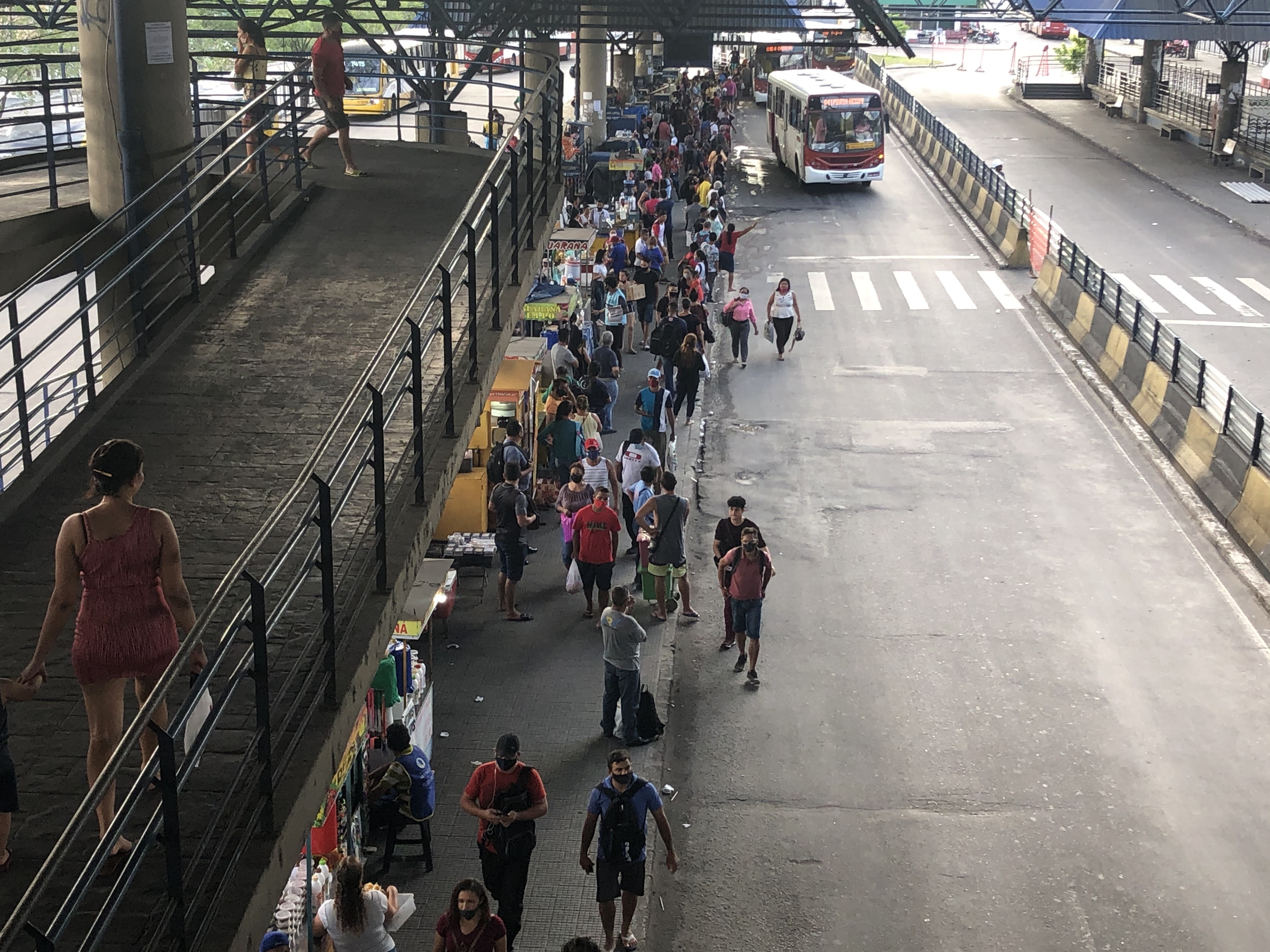 Nova linha de ônibus vai fazer trajeto entre T4 e Ponta Negra de Manaus