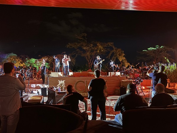 Bastidores do ensaio geral para a grava&ccedil;&atilde;o do DVD &ldquo;Meninos de Ro&ccedil;a&rdquo;, novo projeto da dupla sertaneja Chit&atilde;ozinho e Xoror&oacute;. &mdash; Foto: B&aacute;rbara Camilotti/g1