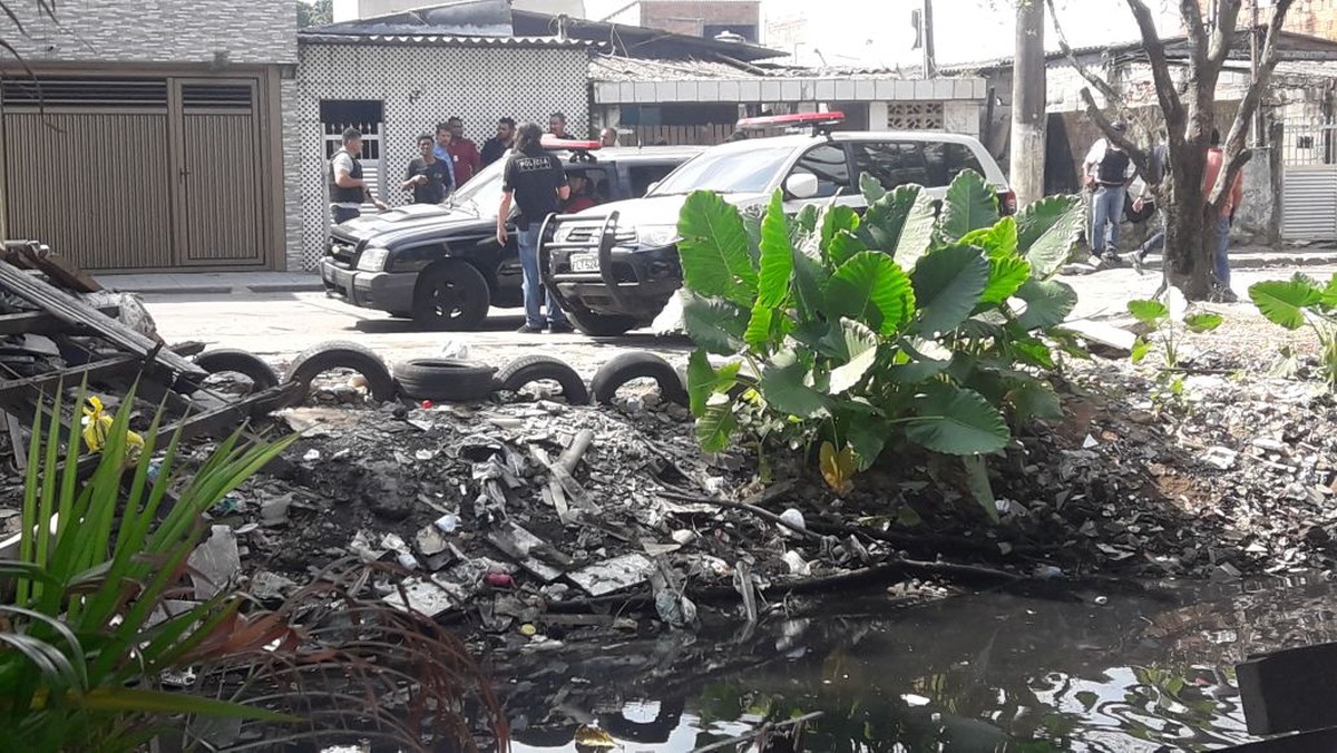 Policiais são baleados durante operação em comunidade de São Vicente, SP Santos e Região G1