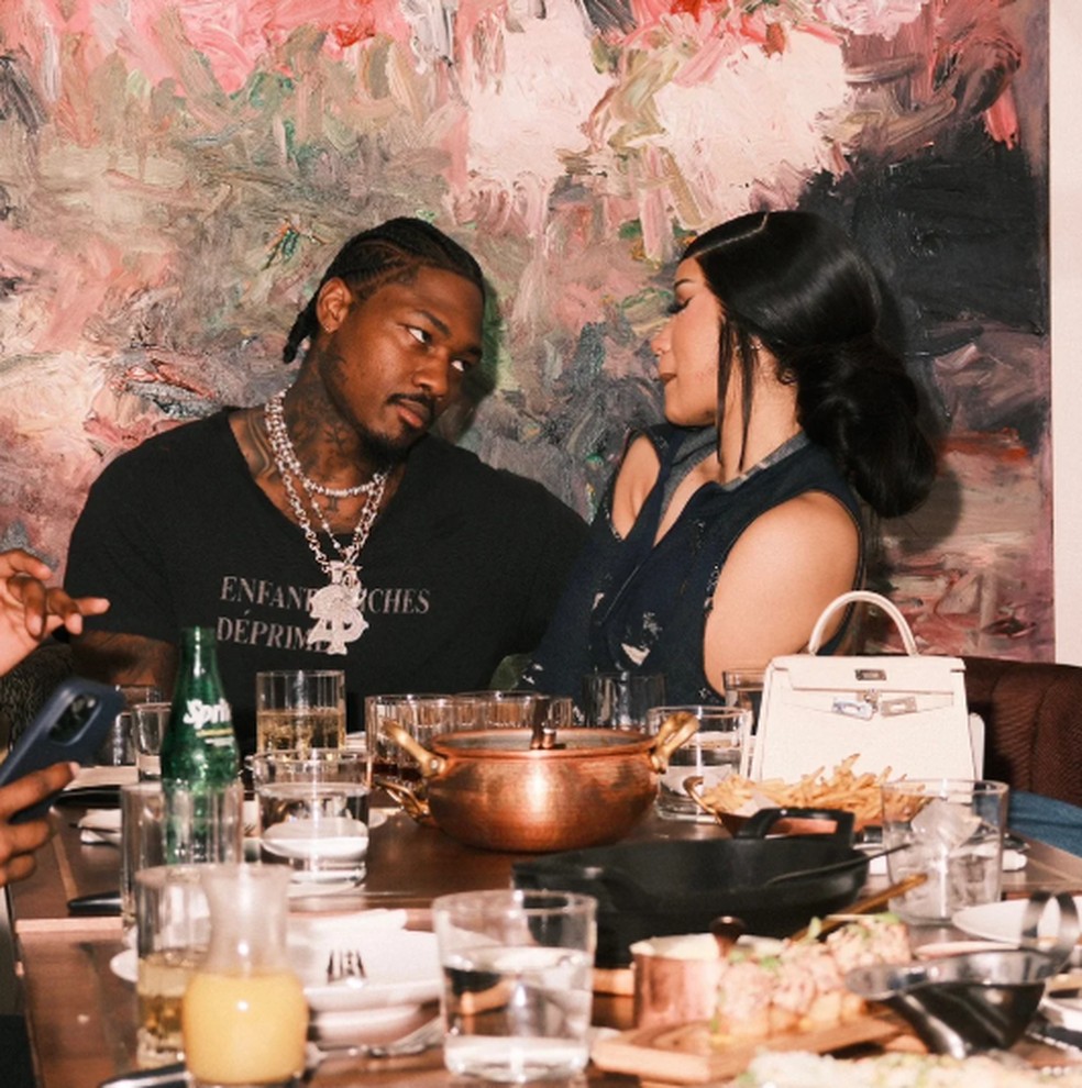 Cardi B e o namorado Stefon Diggs — Foto: Reprodução/Instagram