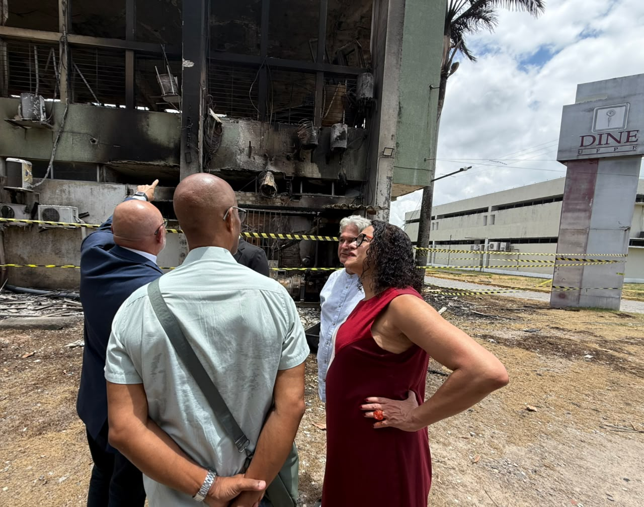 Ministra anuncia R$ 40 milhões para repor equipamentos destruídos em incêndio na UFPE