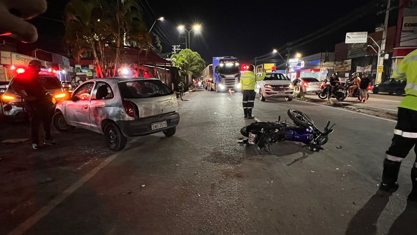 Manaus registra 3ª morte no trânsito em menos de 12h após motociclista colidir com carro que fez retorno irregular