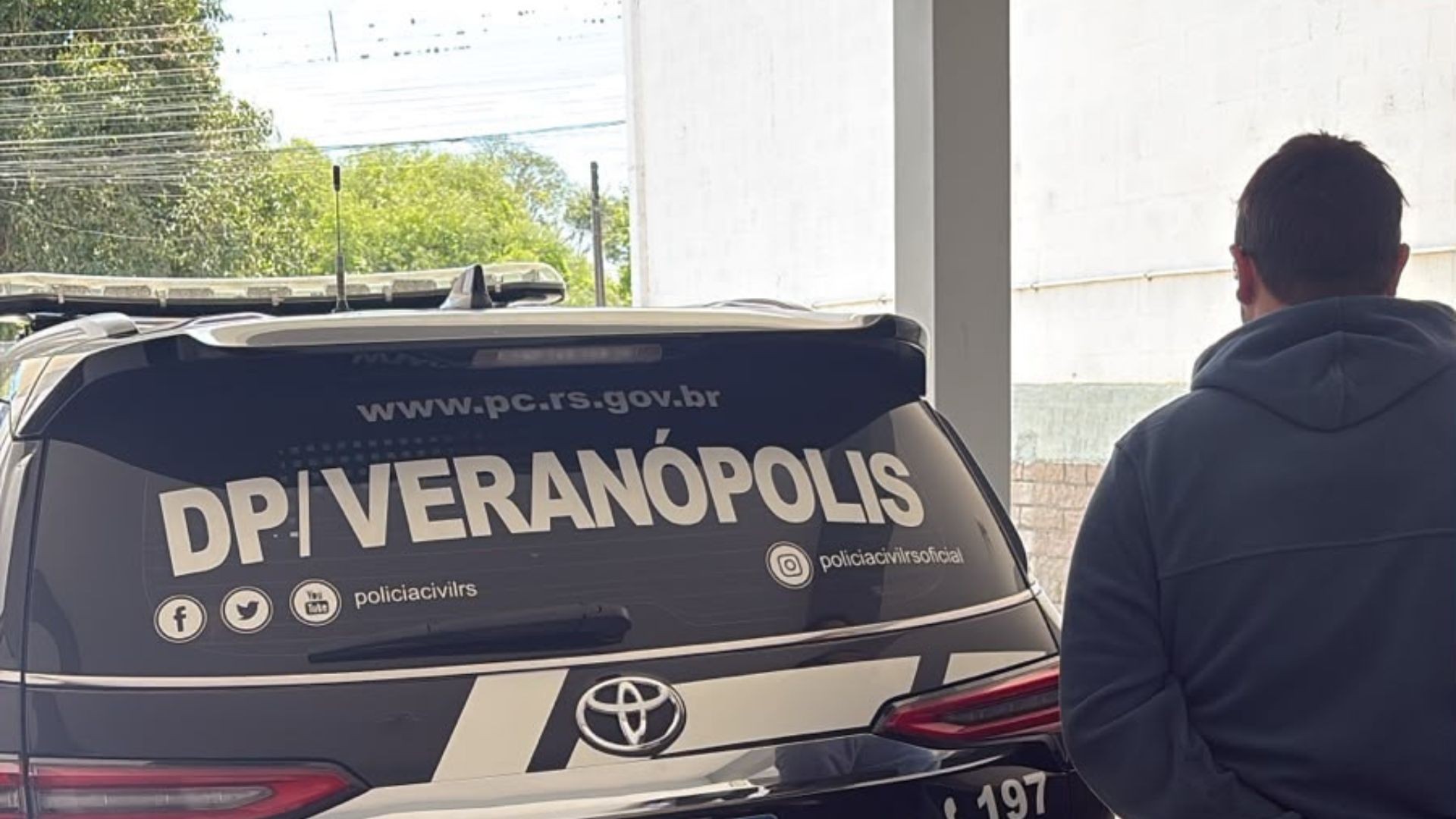 Professor de vôlei é preso no RS suspeito de gravar vídeos íntimos e oferecer bebidas alcoólicas a alunos
