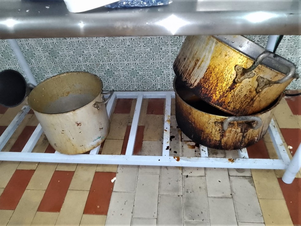 Para os fiscais, local é insalubre  — Foto: Visa