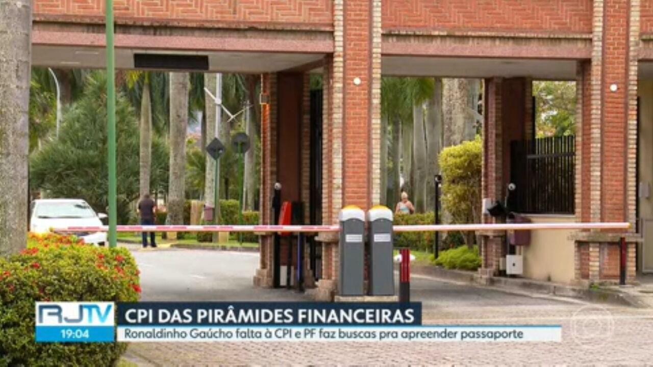 PF vai à casa de Ronaldinho Gaúcho no Rio para apreender passaporte