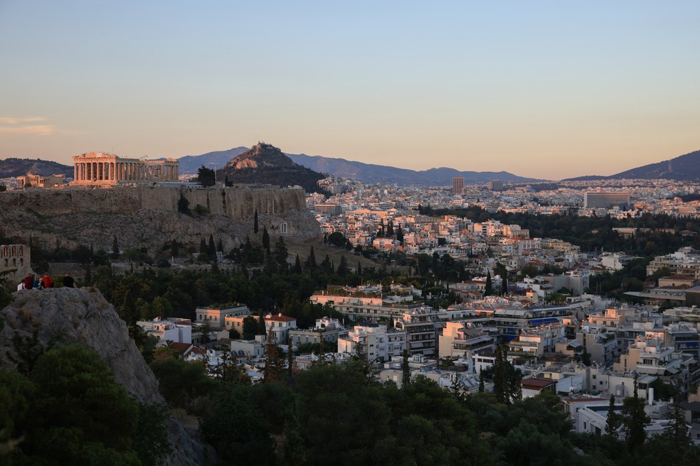 Vista de edifícios perto da antiga Acrópole em Atenas, Grécia. — Foto: Louisa Gouliamaki / Reuters