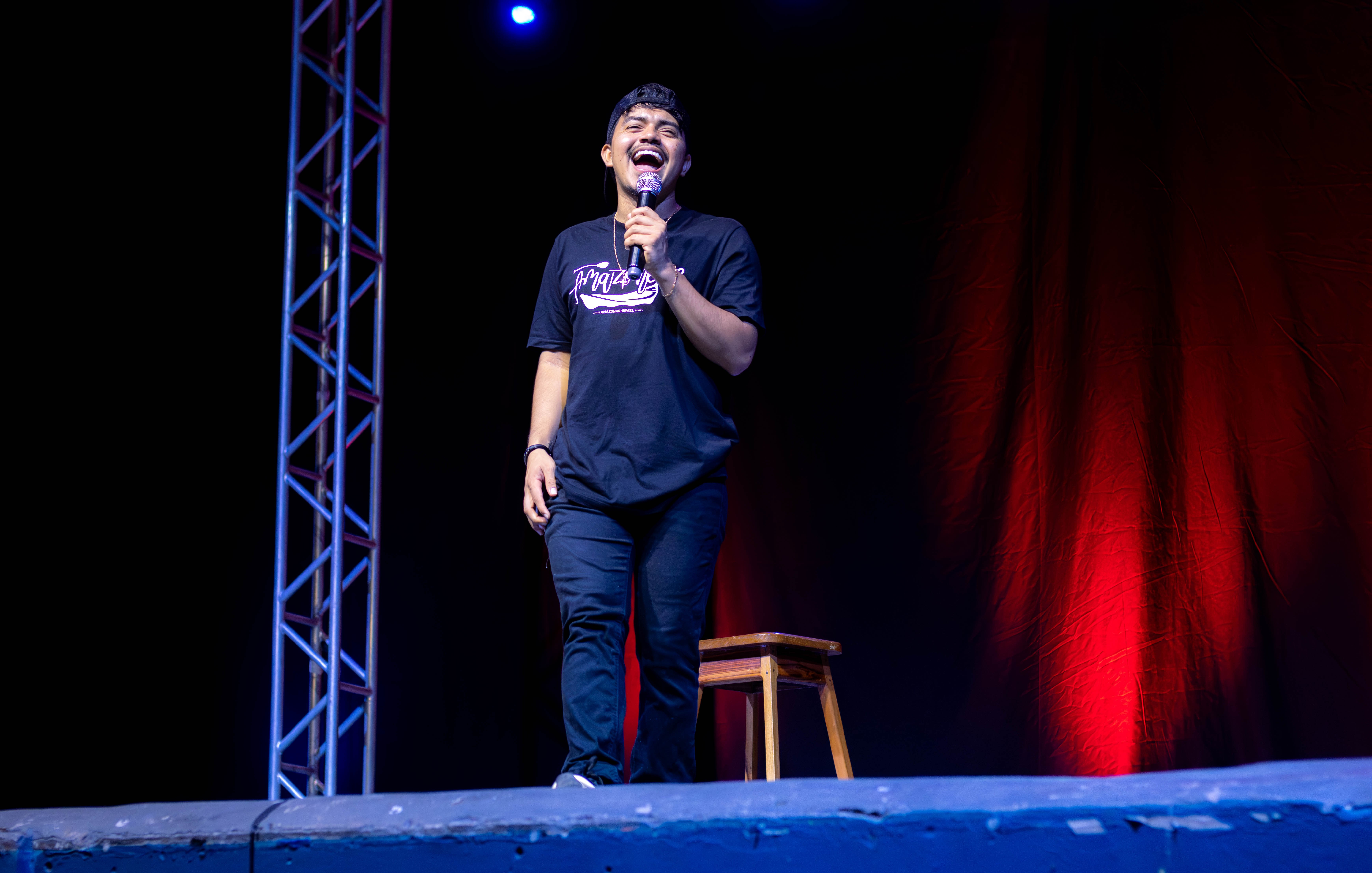 Humorista amazonense Willian de Oliveira apresenta espetáculo inédito na Arena Amadeu Teixeira, em Manaus