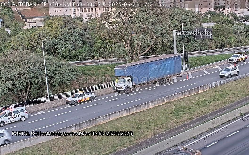 Motociclista morre após bater em caminhão na rodovia Anhanguera em Jundiaí