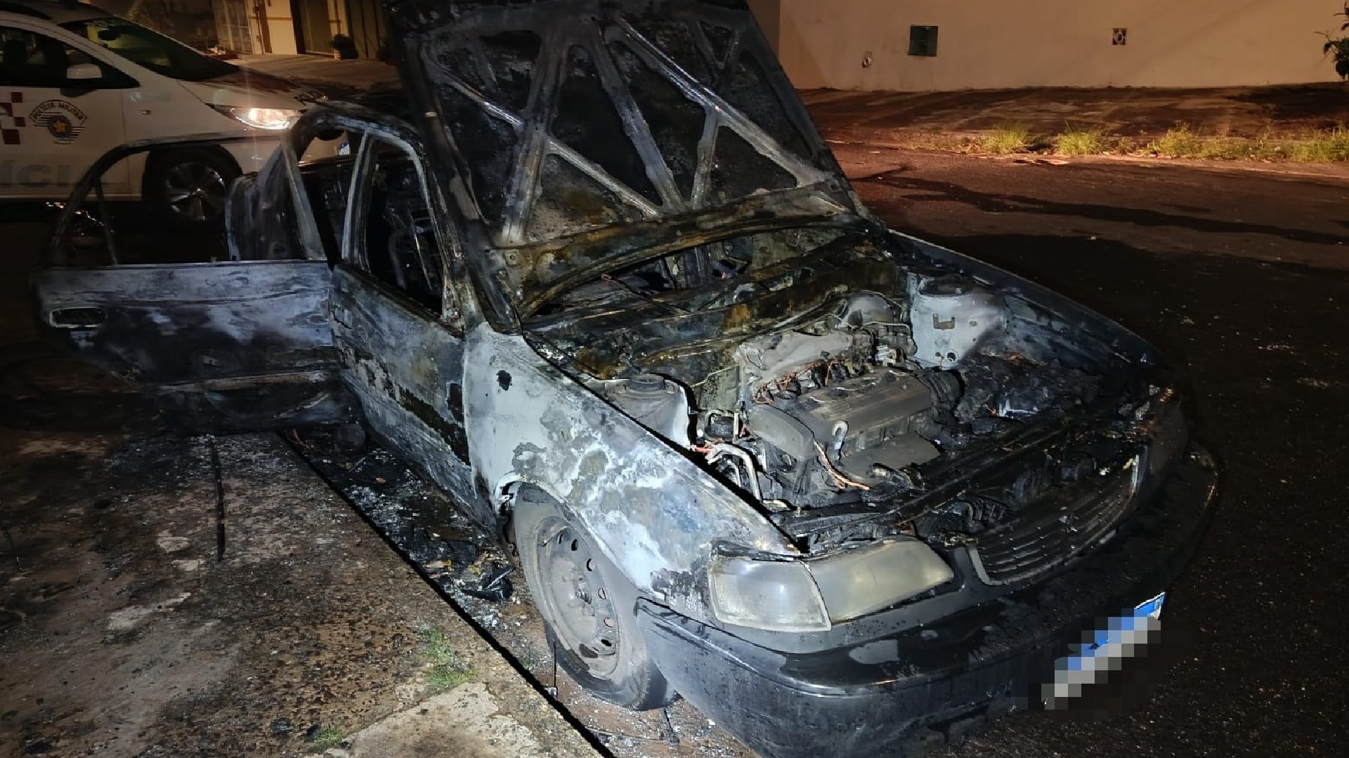 Homem ameaça esposa e põe fogo em carro durante discussão no interior de SP