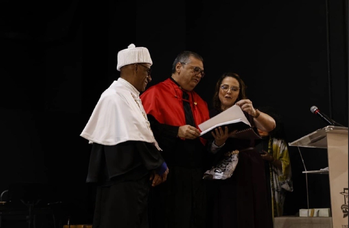 Flávio Dino recebe título de Doutor Honoris Causa da UFPA em cerimônia realizada em Belém