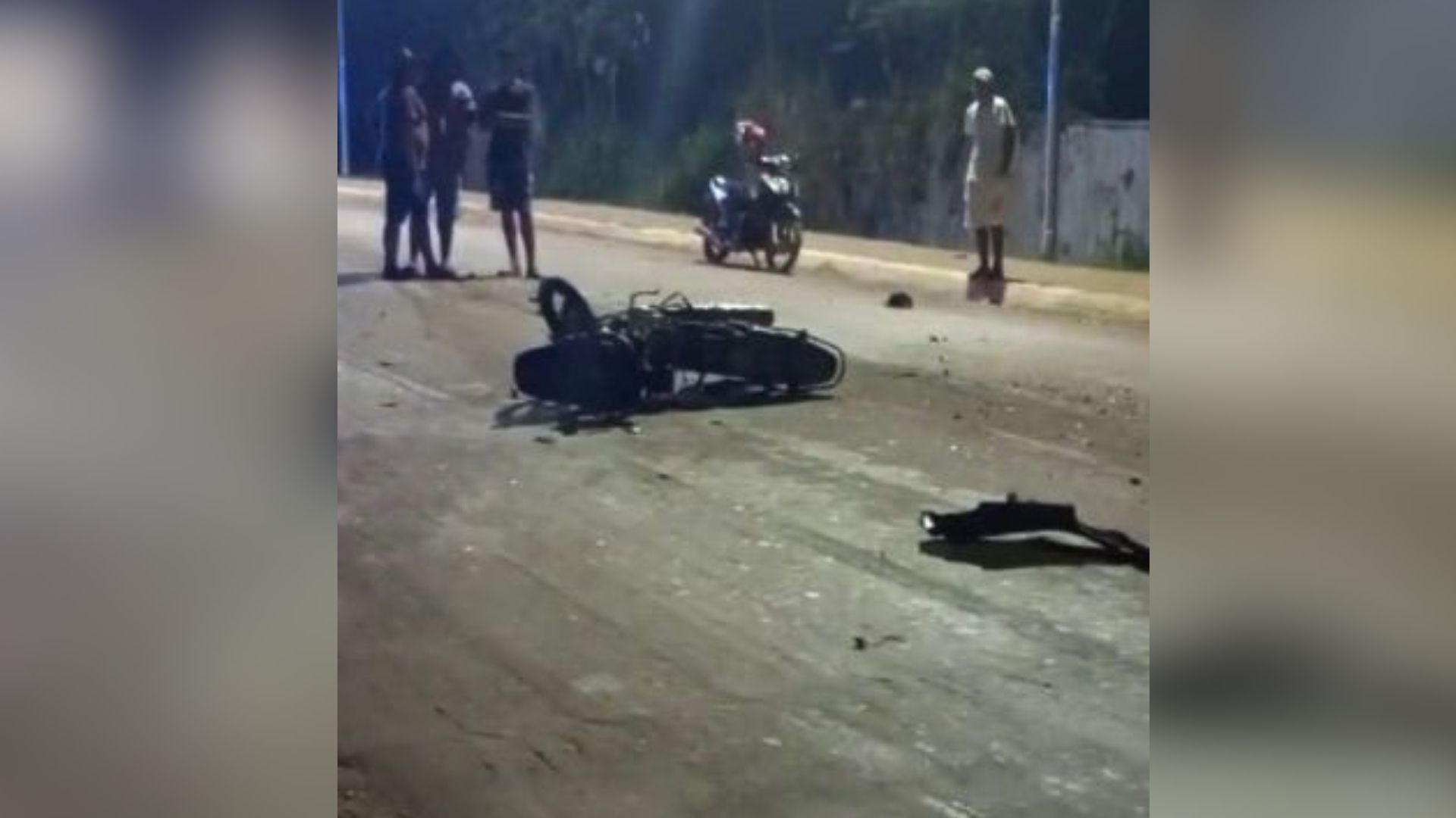 Acidente em Cujubim: motociclistas morrem e motorista foge